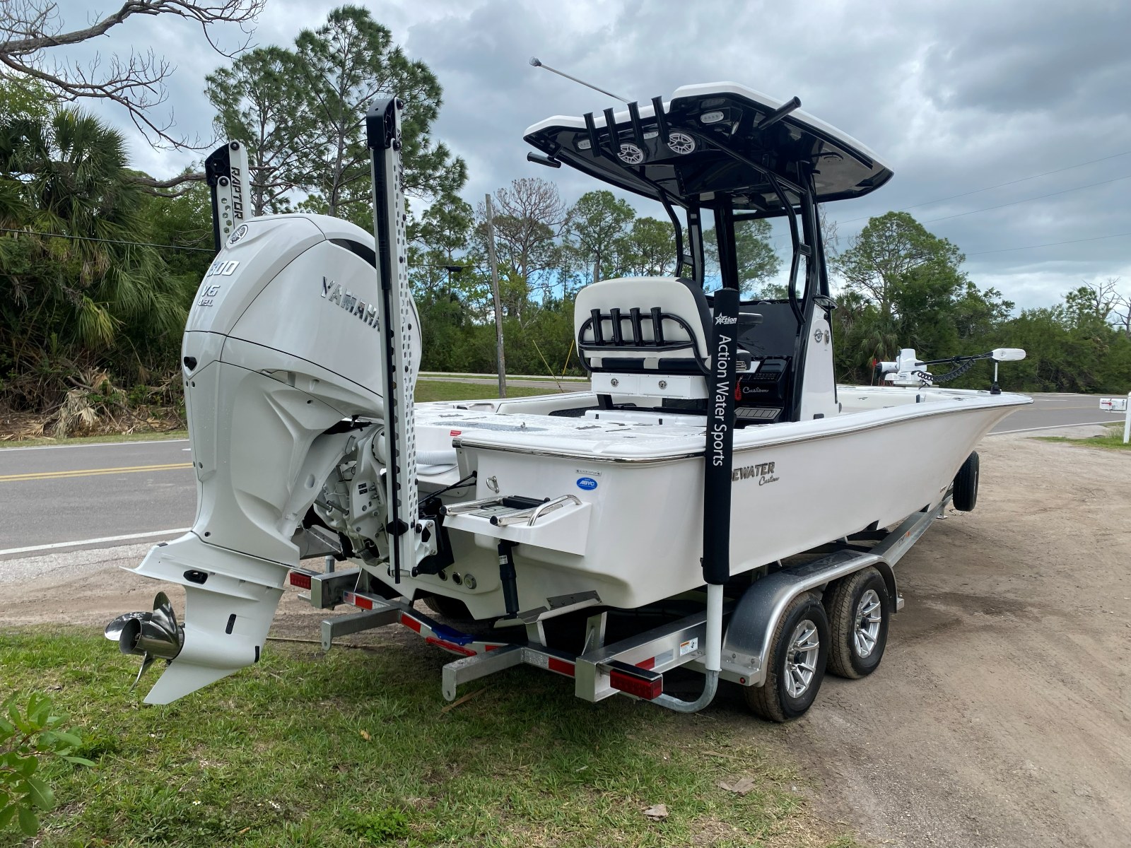 Trolling motor installation on a fishing boat