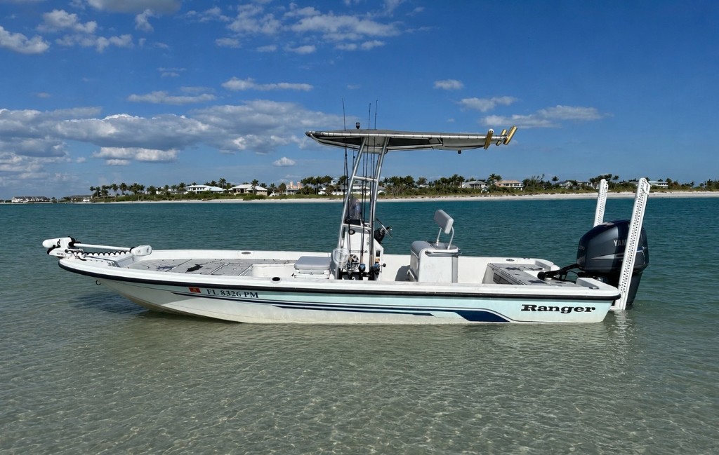 Pathfinder 2200 bay boat on shallow water